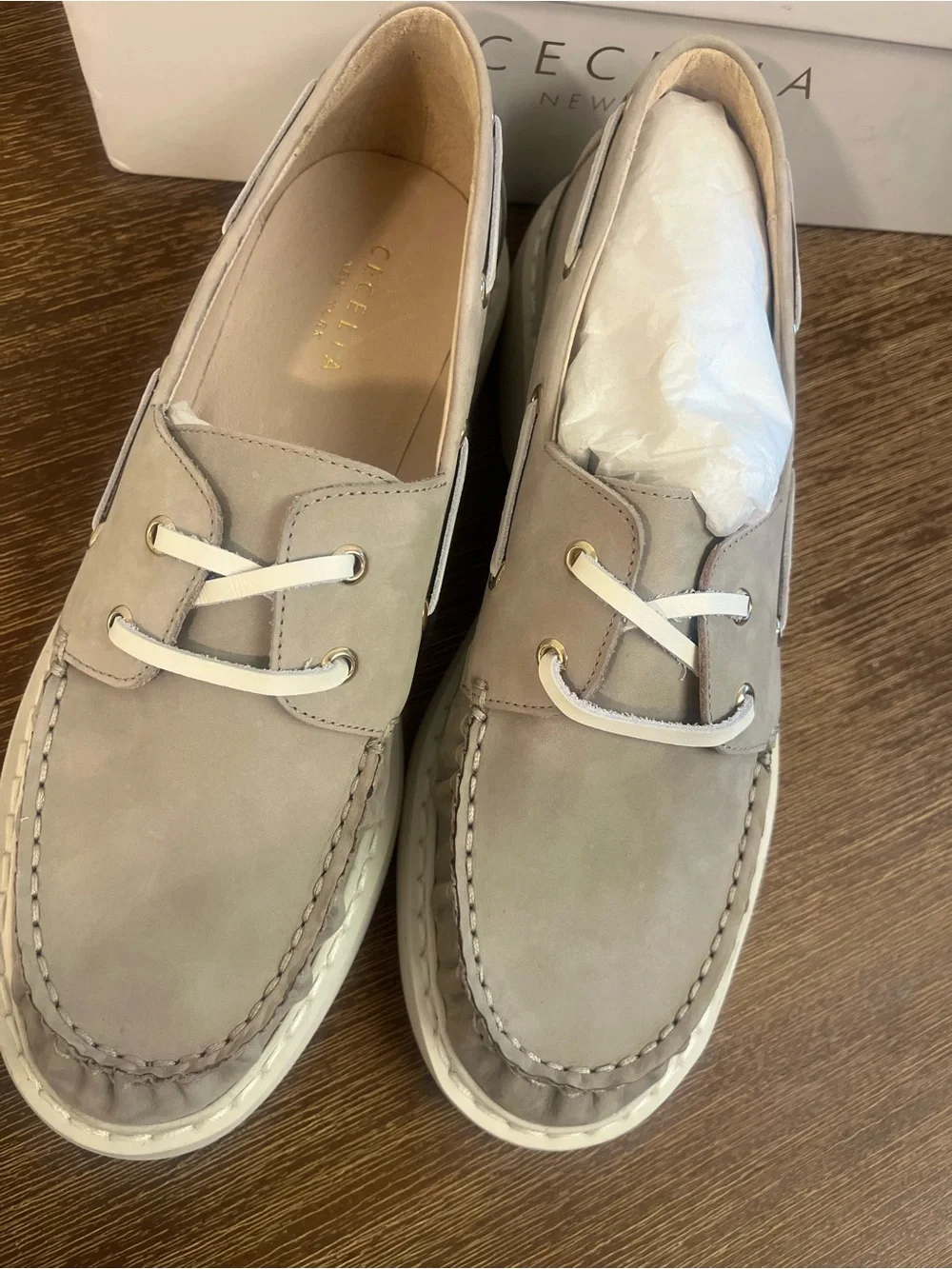 CECELIA NEW YORK REEDY DUNE LEATHER LOAFERS SIZE 10